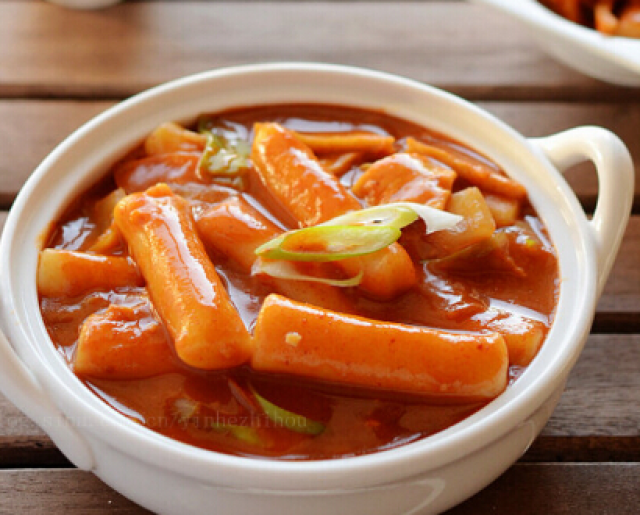 教你做韩式正宗的炒年糕,美味可口诱人,想吃再