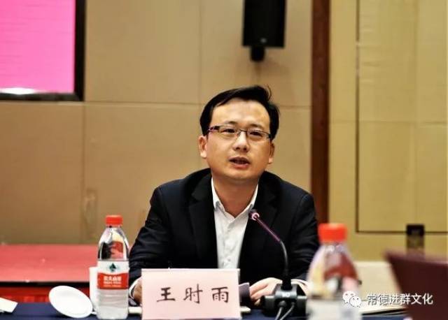 中共鼎城区委副书记王时雨介绍鼎城区赵必振研究工作情况