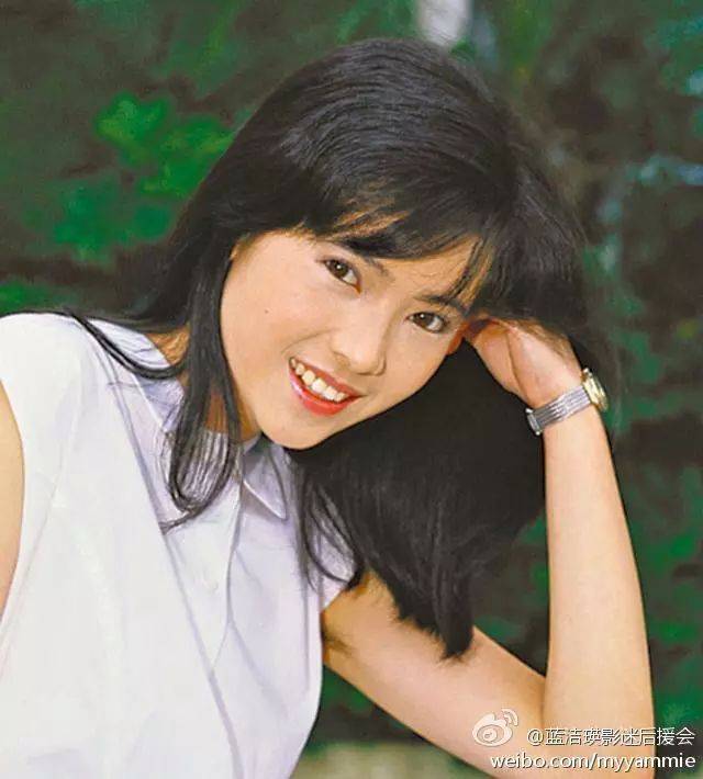 撩起刘海的蓝洁瑛,又欲有纯,轻轻一勾发丝,撩倒多少男女心.