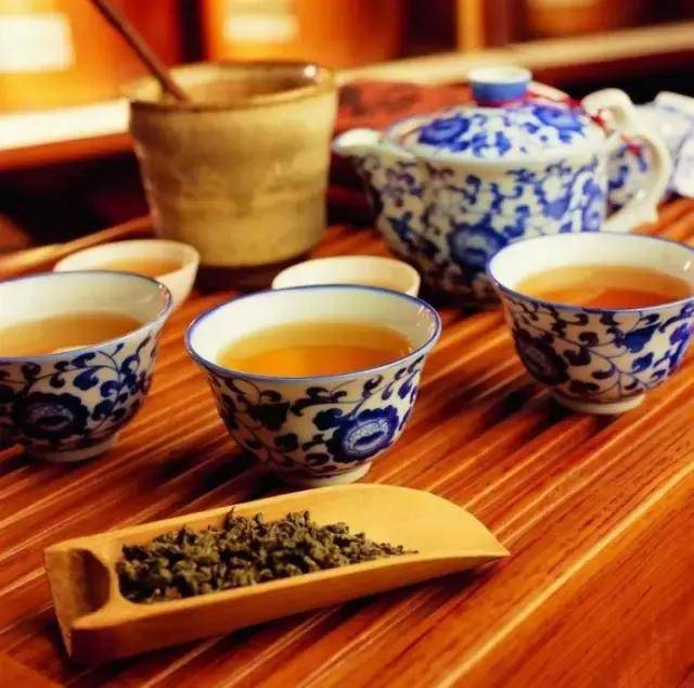 从一杯茶里,看出一个人的品性