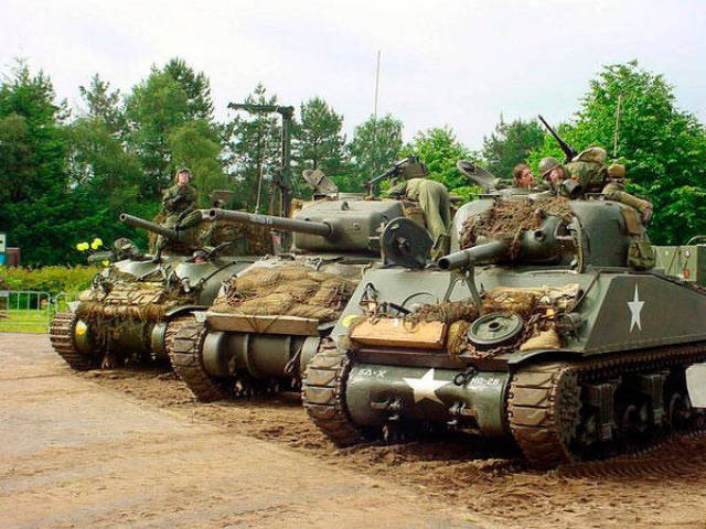 生产近5万辆,二战美国M4谢尔曼坦克