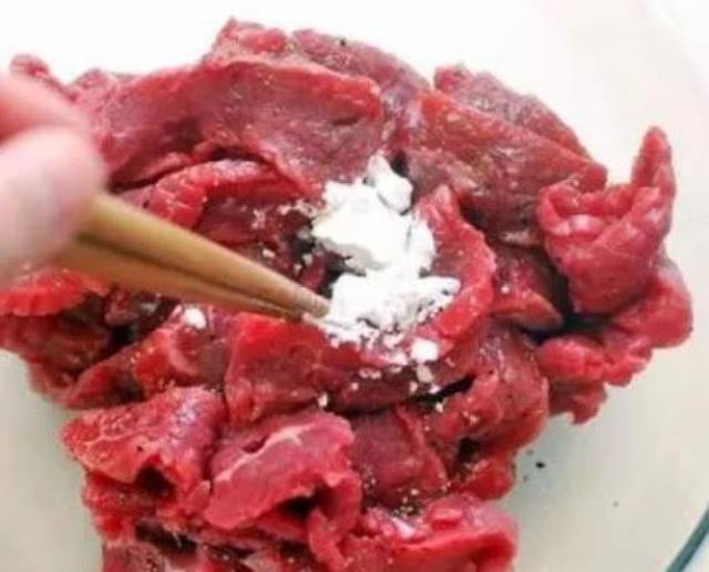 大厨腌牛肉就是不一样，你想不到的方法，又嫩又滑