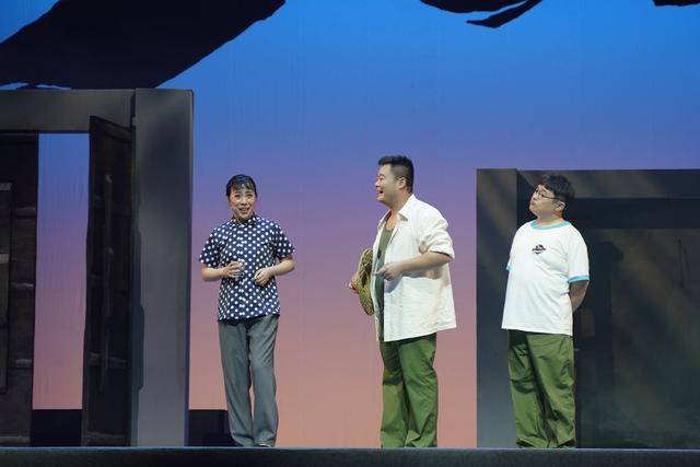 浙江曲杂总团原创滑稽戏《南湖人家》演绎40年风雨变迁里的幸福生活