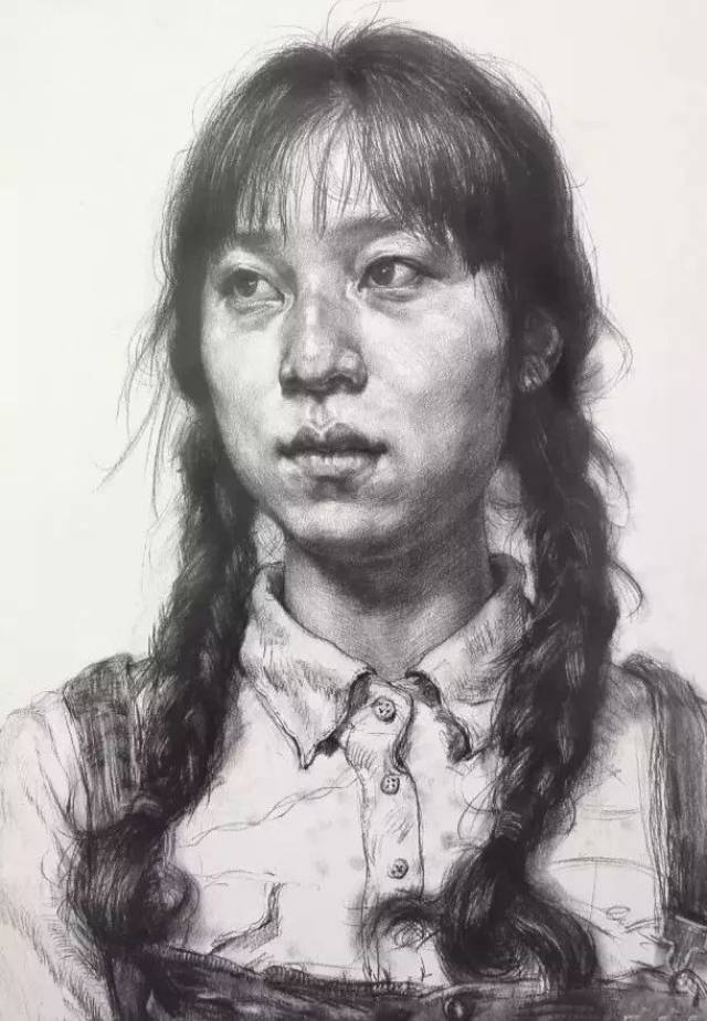 画素描头像时,结构,造型与透视是否准确,竟占画面总分