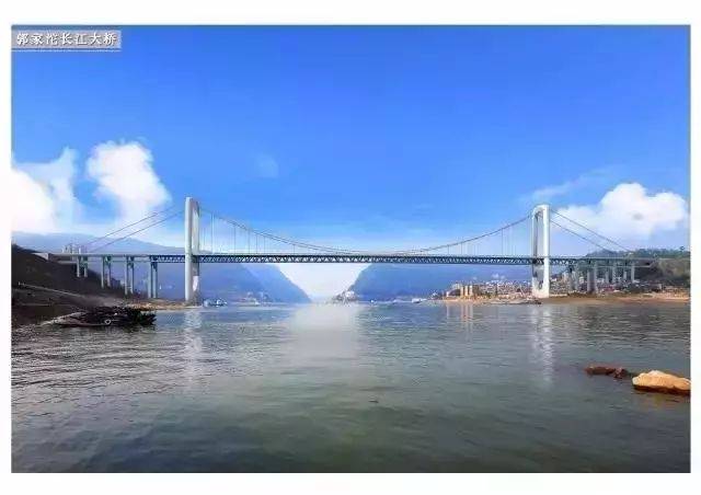 黄桷坪长江大桥是连接九龙半岛和南岸区的跨江大桥,黄桷坪长江大桥