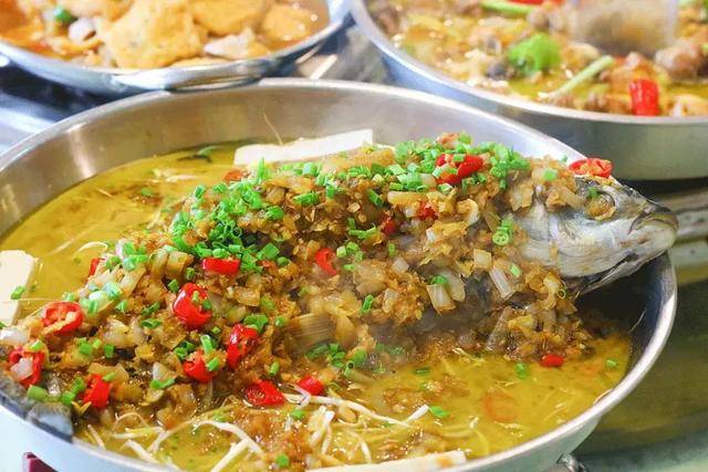 鲜辣跳水鱼进店必点的菜,香滑嫩口,草鱼很新鲜,份量吃4个人,肉覆盖野