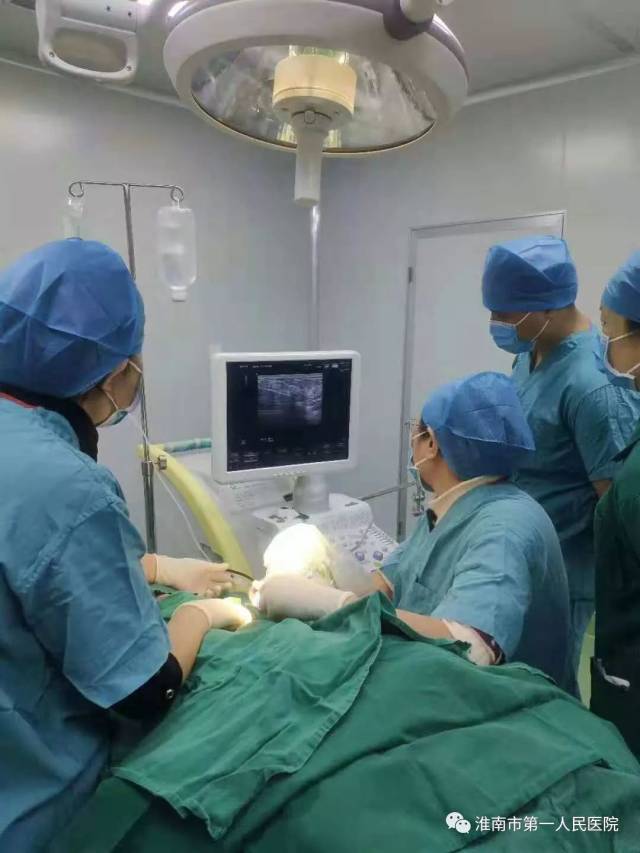11月9日,邹宝主任团队在20分钟内完成乳腺三个结节的消融.