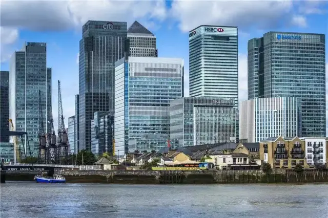 金丝雀码头不但是英国最重要的 金融中心之一,也是伦敦经济的重要命脉