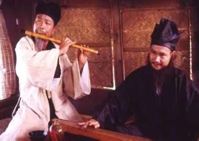是1990年许冠杰,叶童,张学友及张敏领衔主演电影《笑傲江湖》的主题曲
