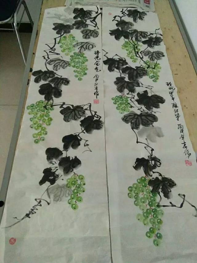 教师绿色写意葡萄国画作品.