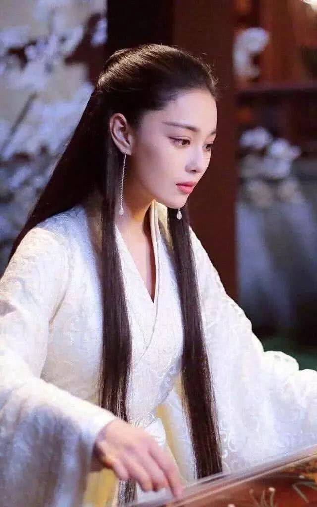 女星零头饰古装发型,张馨予清丽脱俗,李若彤气质高冷!