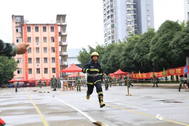 今天下午,为期两天的广西消防总队2018年夏季训练比武竞赛在广西(南宁