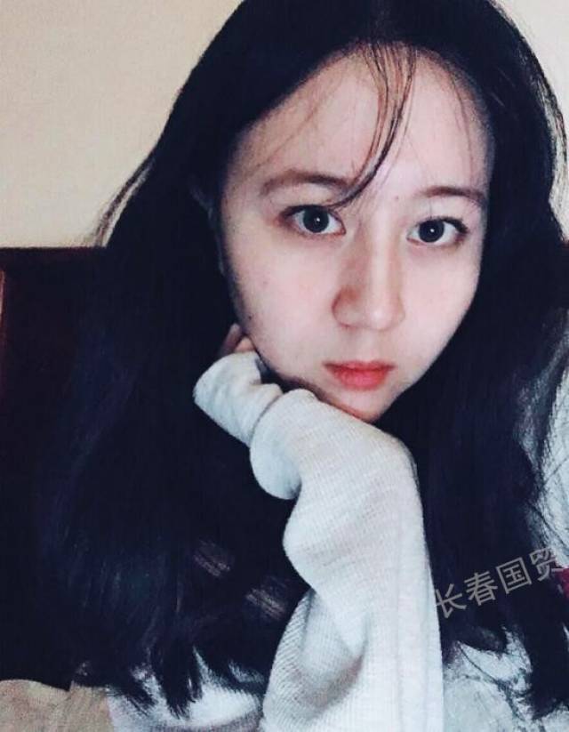 还记得03年春晚演唱《让爱住我家》的小女孩吗?如今她长这样了
