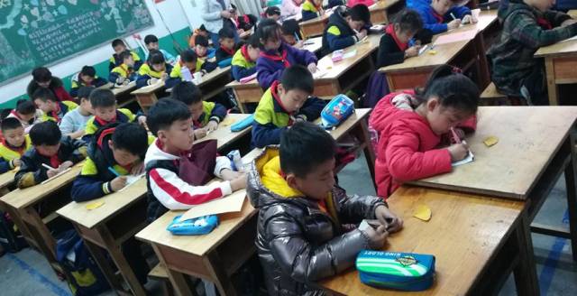【图片大全】先生作文创始人郝正波头条受邀火档情趣夜情趣内衣开宝典图片