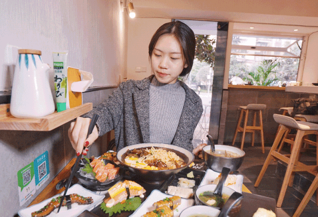 春熙路这家最不走寻常路的寿司店,用脑花鹅肝榴莲寿司