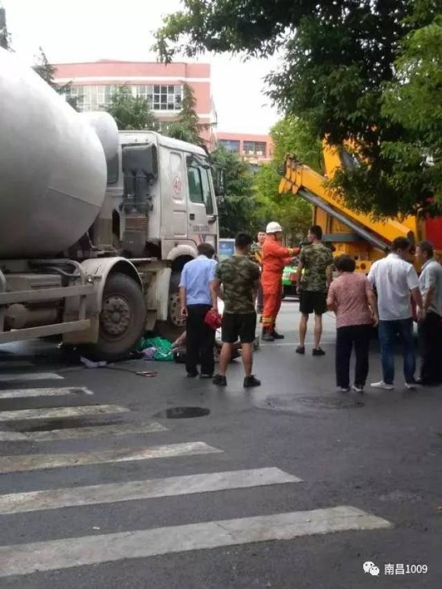 就在昨日下午,南昌一名小学生惨遭渣土车碾压,当场死亡!