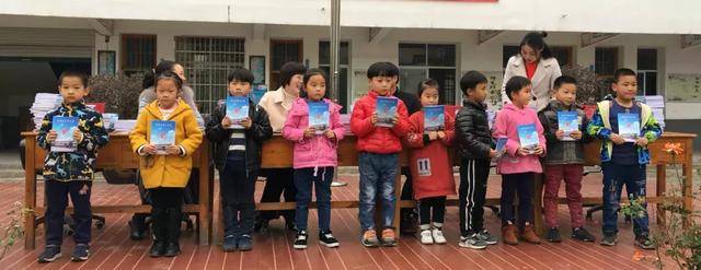固始七小年度上期期中考试总结表彰大会