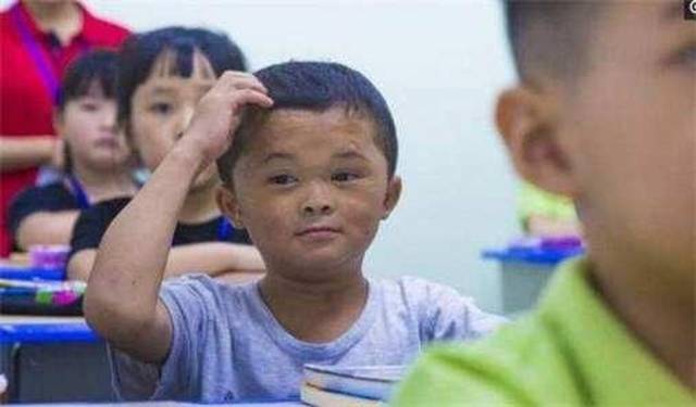 小马云被解雇之后回到学校,成为一名普通人,