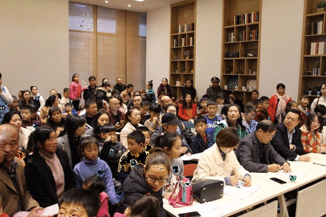 稚嫩的声调完美诠释了文章的美感,为大家演绎了一场精彩绝伦的比赛