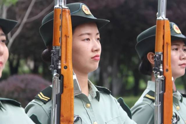 这么优秀的淮师退伍女兵,一定帅炸你的朋友圈!