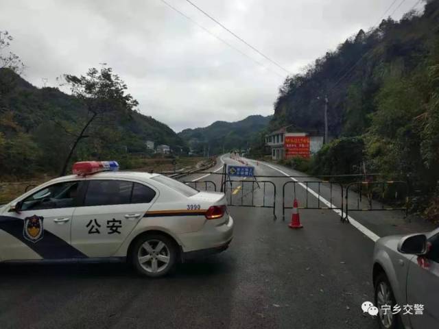 宁乡抢先报:双江口车祸,祖孙两人身亡;山体崩塌,请绕道行驶;拿刀砍人