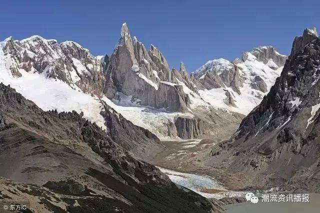 位于南美洲的西岸,从北到南全长8900余千米,是世界上最长的山脉