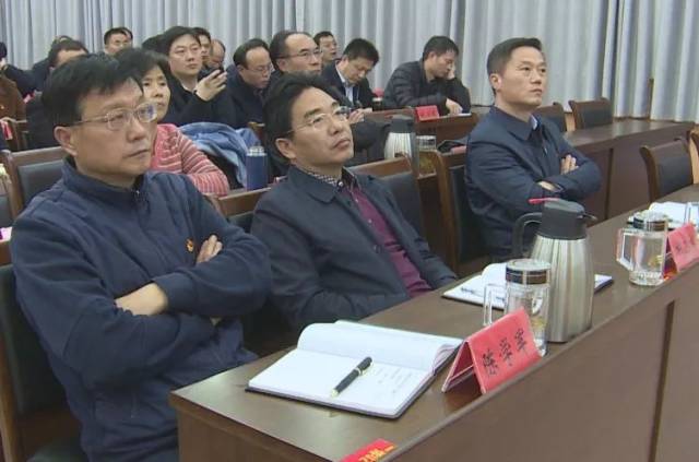 【时政】孟津县领导干部上夜课学习政务着装礼仪