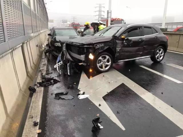 【1024提醒】雨天开车你还不注意?千万别再发生这些事了.