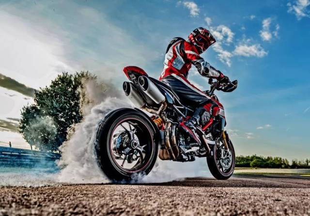 动态图集:杜卡迪 2019" hypermotard 950 sp 骇客