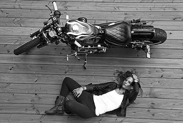 哈雷只属于男人吗?来看看美女骑哈雷是什么s