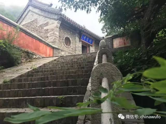 远离喧嚣 来栖贤寺净化心灵 如果你厌倦了大城市的喧嚣, 想让心灵