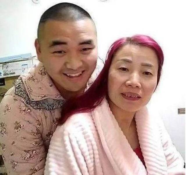 24岁小伙娶48岁大姐为妻,婚后育有一子,过这样的生活!