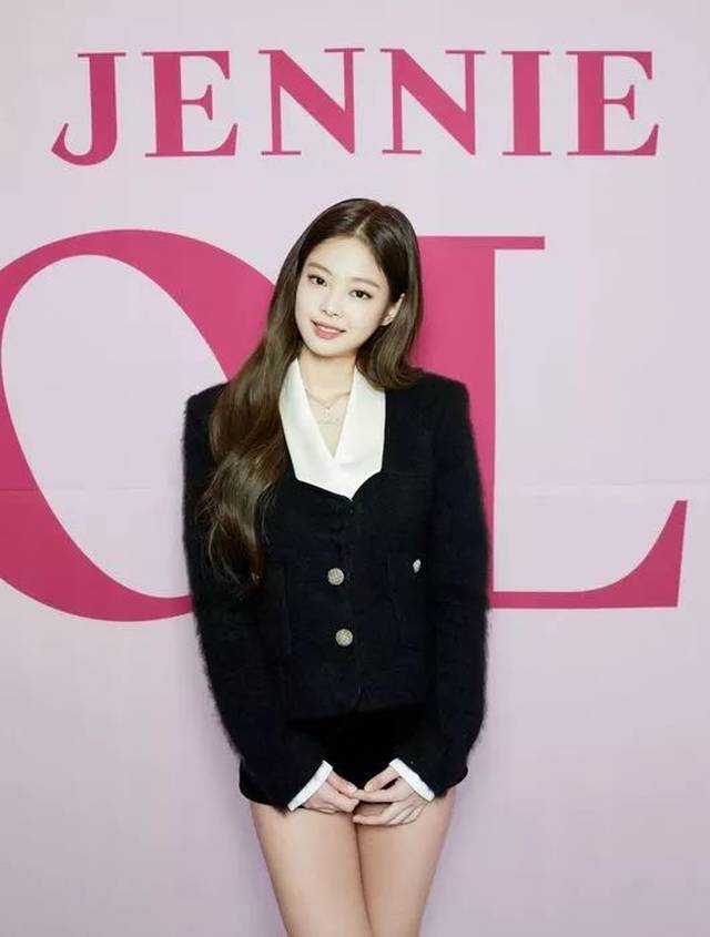 jennie香港solo直拍,jenniesolo香港场直拍 3.jennie《solo》占据全世界40个国家和地区itunes榜单1位