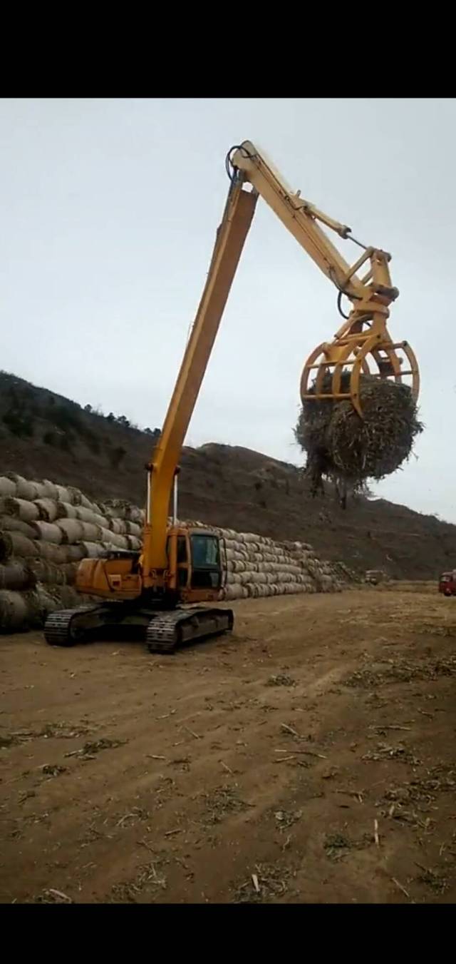 现代260挖掘机15.5米加长臂配360度旋转抓草机,生物质电厂抓草包专