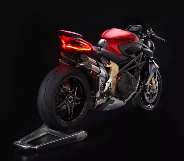 街车档案|2019款mv agusta brutale 1000-serie oro 无罩街车装翅膀的