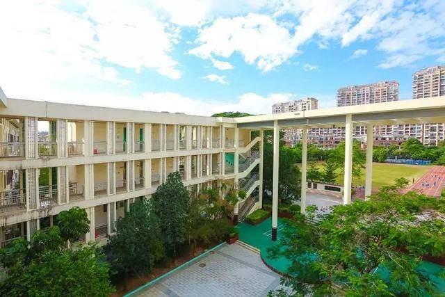 龙岗外国语学校 优美,并不足以概括这样的校园.