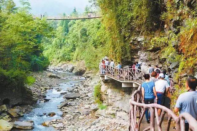 5小时 地址:眉山洪雅野鸡坪营地 交通: ①自驾:成都-洪雅柳江古镇