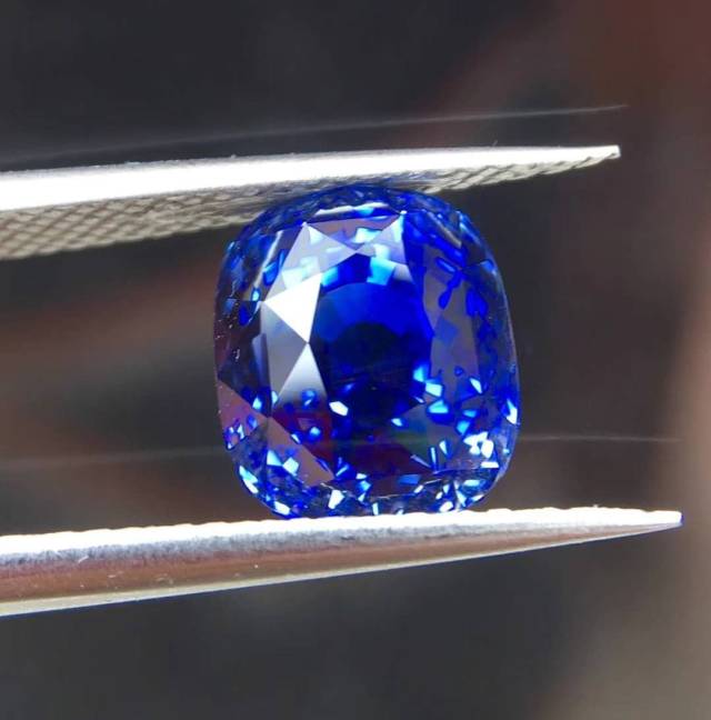 如何分辨蓝宝石真伪,去哪里购买蓝宝石更放心?泰勒彩宝