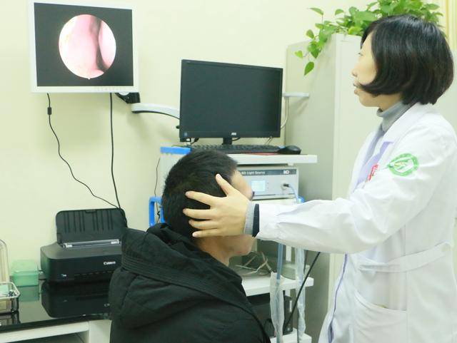 王鑫教授说,过敏性鼻炎是鼻腔粘膜的一种炎症,目前来说这种疾病可以