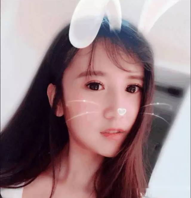 ig:美女主播陆雪琪兑现承诺穿护士服倒立,弹幕简直污到不行!