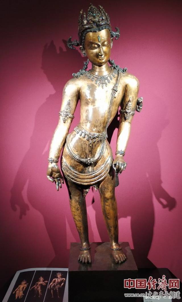 现场展出的拍品 13世纪莲花手菩萨 尼泊尔 铜鎏金 嵌宝石 h78cm 经济