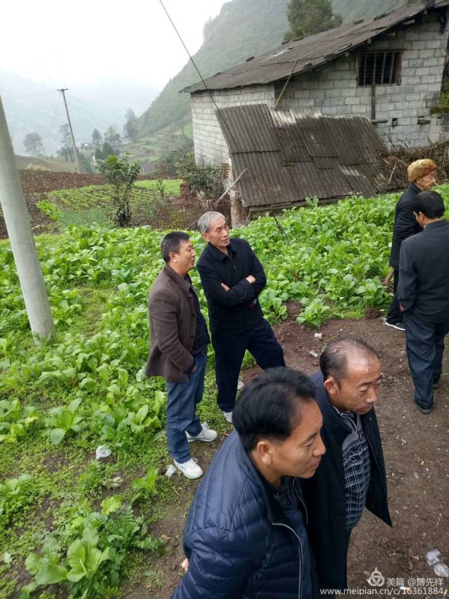 入黔始祖傅(公)汝霖之后裔,在金沙县石场乡大木村天星组,为汝霖公修坟