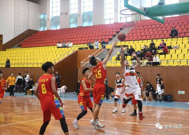 东阳市高中生篮球赛激烈进行中 今天 东阳中学体育馆内 东阳市高中生