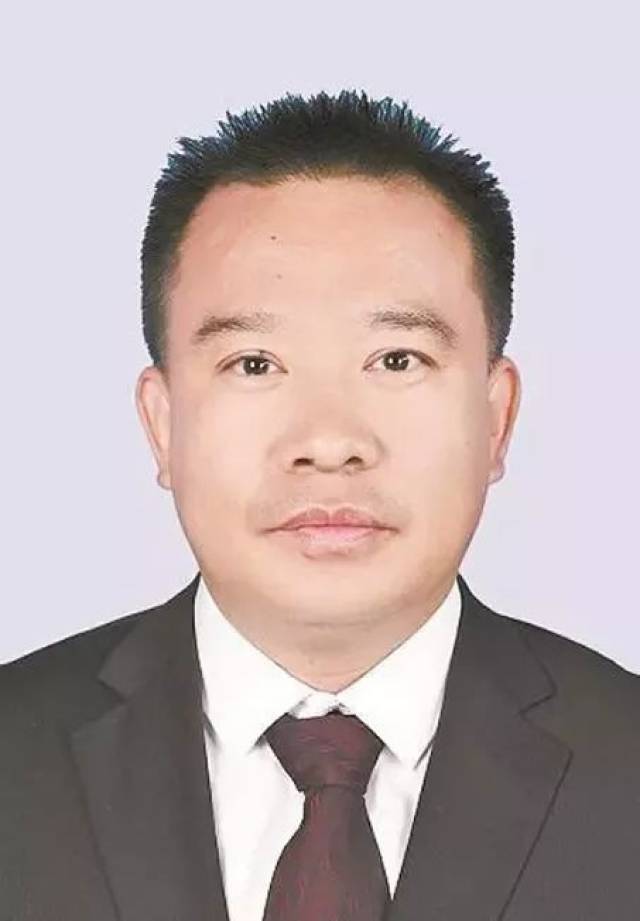 历任龙陵县公安局局长,腾冲县副县长,县公安局局长,保山市公安局副