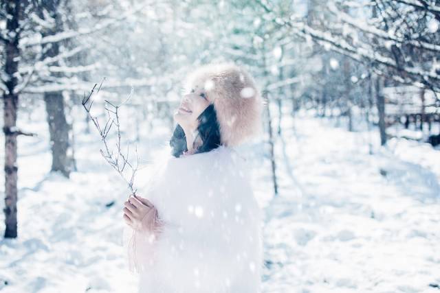 摄影拍摄技巧:教你如何在雪天拍出超级美的人像大片!