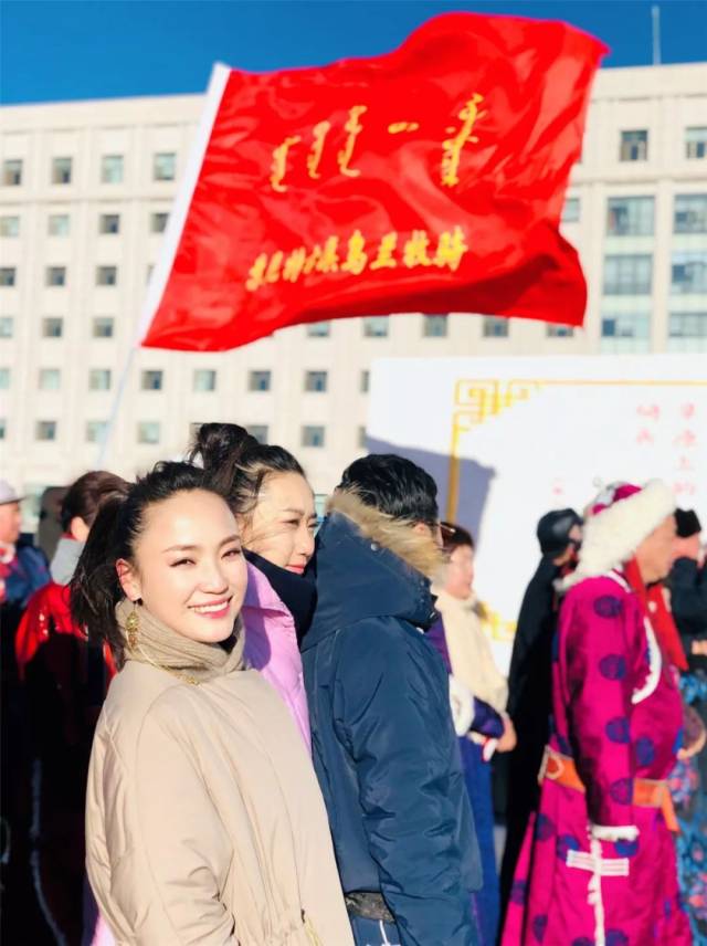 蒙古达人乌英嘎新作那一年隆重发布重温乌兰牧骑六十年光辉历程