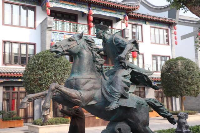 站赤,递铺,邮亭……建筑风格上有高大的牌坊,古代快马飞