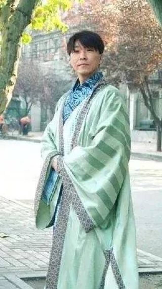 王乐天汉服出行