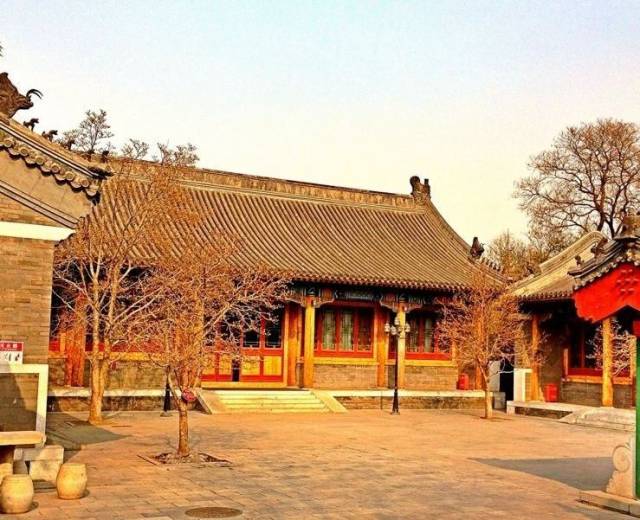 方家胡同小学 方家胡同15号,原循郡王府西部正院, 现为方家胡同小学