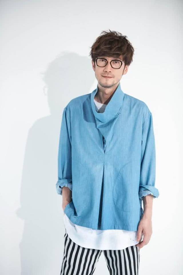 兄弟姐妹超18个,16年前凭一首歌赚8位数,和妻